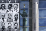 NEWS - Coronavirus: Kunstinstallation an der Bastille Oper in Paris dankt den Gesundheitsmitarbeitenden