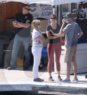 PEOPLE - Naya Riveras Vater George hilft am Sonntagmorgen bei der Suche am Piru-See