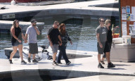 PEOPLE - Naya Riveras Vater George hilft am Sonntagmorgen bei der Suche am Piru-See