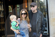John Travolta et Kelly Preston vont déjeuner sur les Champs Elysées. Prioli-Bob. SPE.