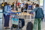 NEWS - Coronavirus: Amsterdamer Flughafen Schiphol während den Sommerferien