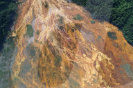 NEWS -  Durch Schwermetalle verunreinigte Gewässer bei Kirovgrad, Russland