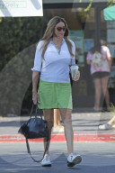 EXKLUSIV -  Caitlyn Jenner holt sich bei Starbucks einen Kaffee