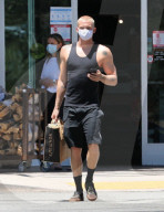 PREMIUM EXCLUSIVE Cody Simpson Is Looking RIPPED As He Shops For Groceries Without Miley Cyus
