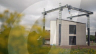 FEATURE - Ein zweistöckiges Haus, gebaut von Europas grösstem 3D-Drucker

