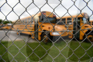 NEWS - Coronavirus: Geparkte Schulbusse in einem Depot in Pompano Beach