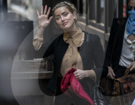 Amber Heard had bruises and burns when with Johnny Depp, sister tells court