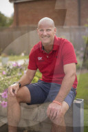 ‘It’s important to live without bitterness’: Andrew Strauss on the death of his wife Ruth. Non-smoking lung cancers are mysteriously on the rise – and Ruth Strauss died of the disease in 2018. Her husband discusses his campaign for more research an