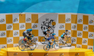 FEATURE - Peter Martin aus Marsham stellt die Tour de France mit Miniaturfiguren in seinem Garten nach