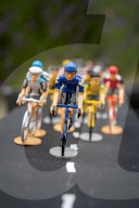 FEATURE - Peter Martin aus Marsham stellt die Tour de France mit Miniaturfiguren in seinem Garten nach