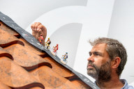 FEATURE - Peter Martin aus Marsham stellt die Tour de France mit Miniaturfiguren in seinem Garten nach