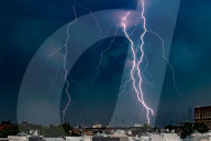 NEWS - Gewitter in New York: Blitze über der Skyline von Manhattan