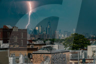 NEWS - Gewitter in New York: Blitze über der Skyline von Manhattan