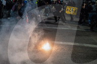 NEWS - BLM: Auseinandersetzungen zwischen Demonstranten und Bundespolizei in Portland, USA