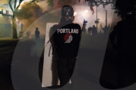 NEWS - BLM: Auseinandersetzungen zwischen Demonstranten und Bundespolizei in Portland, USA