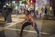 NEWS - BLM: Auseinandersetzungen zwischen Demonstranten und Bundespolizei in Portland, USA