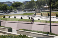 NEWS - Coronavirus:  Die Brunnen des Trocadero in Paris sind leer und für die Öffentlichkeit geschlossen