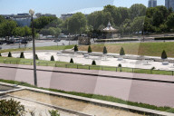 NEWS - Coronavirus:  Die Brunnen des Trocadero in Paris sind leer und für die Öffentlichkeit geschlossen