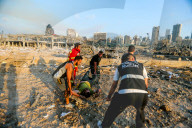 NEWS - Beirut: Verletzte und erste Rettungsdienste nach Explosion 