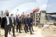 NEWS -  Der französische Präsident Macron am Ort der Explosion im Hafen von Beirut