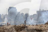 NEWS -  Der französische Präsident Macron am Ort der Explosion im Hafen von Beirut