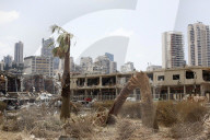 NEWS -  Der französische Präsident Macron am Ort der Explosion im Hafen von Beirut