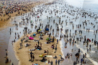 NEWS - Hitzewelle: Voller Strand in Scheveningen, Holland