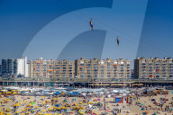 NEWS - Hitzewelle: Voller Strand in Scheveningen, Holland