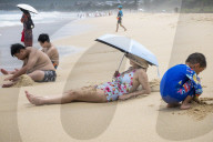 The Chinese spend their holidays on Hainan island 