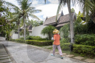 The Chinese spend their holidays on Hainan island 