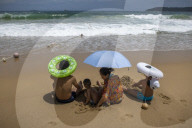 The Chinese spend their holidays on Hainan island 