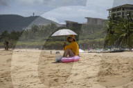 The Chinese spend their holidays on Hainan island 