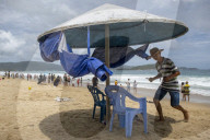 The Chinese spend their holidays on Hainan island 