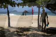 The Chinese spend their holidays on Hainan island 