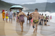 The Chinese spend their holidays on Hainan island 