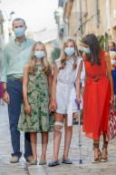 ROYALS - Prinzessin Sofia von Spanien an einer Krücke mit Familie zu Besuch in Petra auf Mallorca
