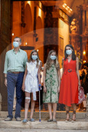 ROYALS - Prinzessin Sofia von Spanien an einer Krücke mit Familie zu Besuch in Petra auf Mallorca