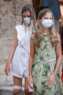 ROYALS - Prinzessin Sofia von Spanien an einer Krücke mit Familie zu Besuch in Petra auf Mallorca