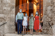 ROYALS - Prinzessin Sofia von Spanien an einer Krücke mit Familie zu Besuch in Petra auf Mallorca