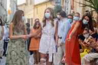 ROYALS - Prinzessin Sofia von Spanien an einer Krücke mit Familie zu Besuch in Petra auf Mallorca