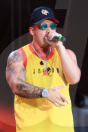 Pietro Lombardi bei seinen Auftritt im Rahmen der "Sommerkonzerte im Stadion – Das Picknickdeckenkonzert" in Erfurt