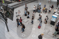 NEWS - Coronavirus: Reisende am Gare du Nord - Paris