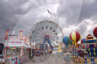 NEWS - Coronavirus: Sommertag am Strand von Coney Island, NY