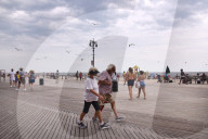 NEWS - Coronavirus: Sommertag am Strand von Coney Island, NY