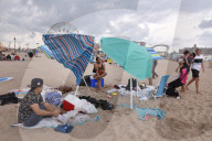 NEWS - Coronavirus: Sommertag am Strand von Coney Island, NY