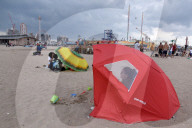 NEWS - Coronavirus: Sommertag am Strand von Coney Island, NY