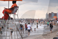 NEWS - Coronavirus: Sommertag am Strand von Coney Island, NY