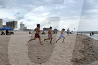NEWS - Coronavirus: Sommertag am Strand von Coney Island, NY