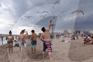NEWS - Coronavirus: Sommertag am Strand von Coney Island, NY