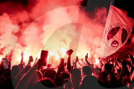 SPORT - PSG-Fans feiern vor dem Stadion Parc des Princes den Sieg im Halbfinale der Champions League